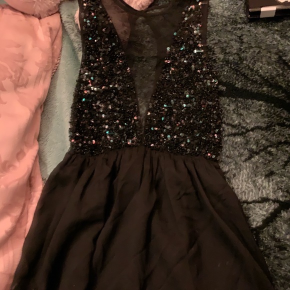 Forever 21 Dresses & Skirts - Forever 21 Open Back Black Dress